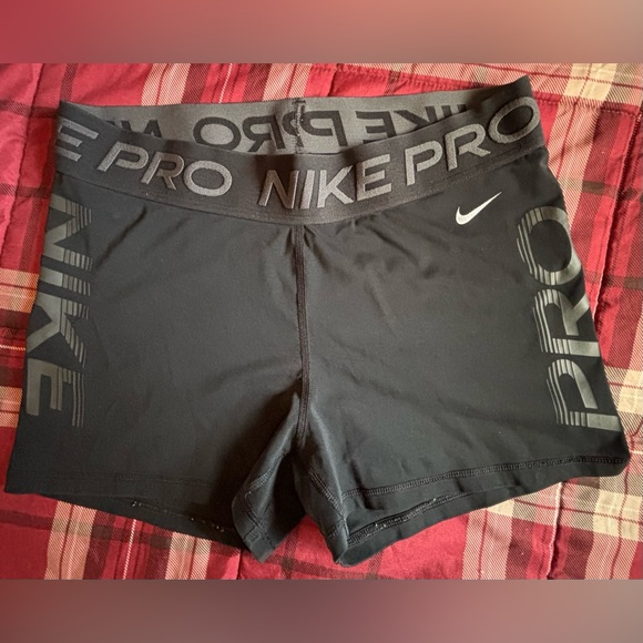 Nike Pro Women's Black Athletic Shorts - Picture 3 of 4